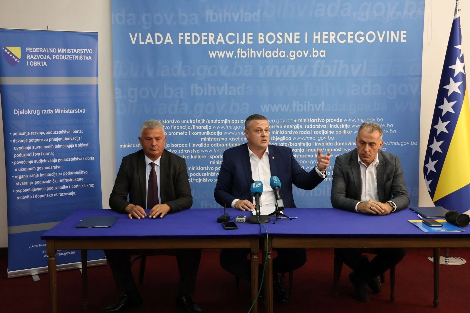 Gospodarskoj/Privrednoj komori FBiH te Obrtničkoj komori FBiH 300.000 KM